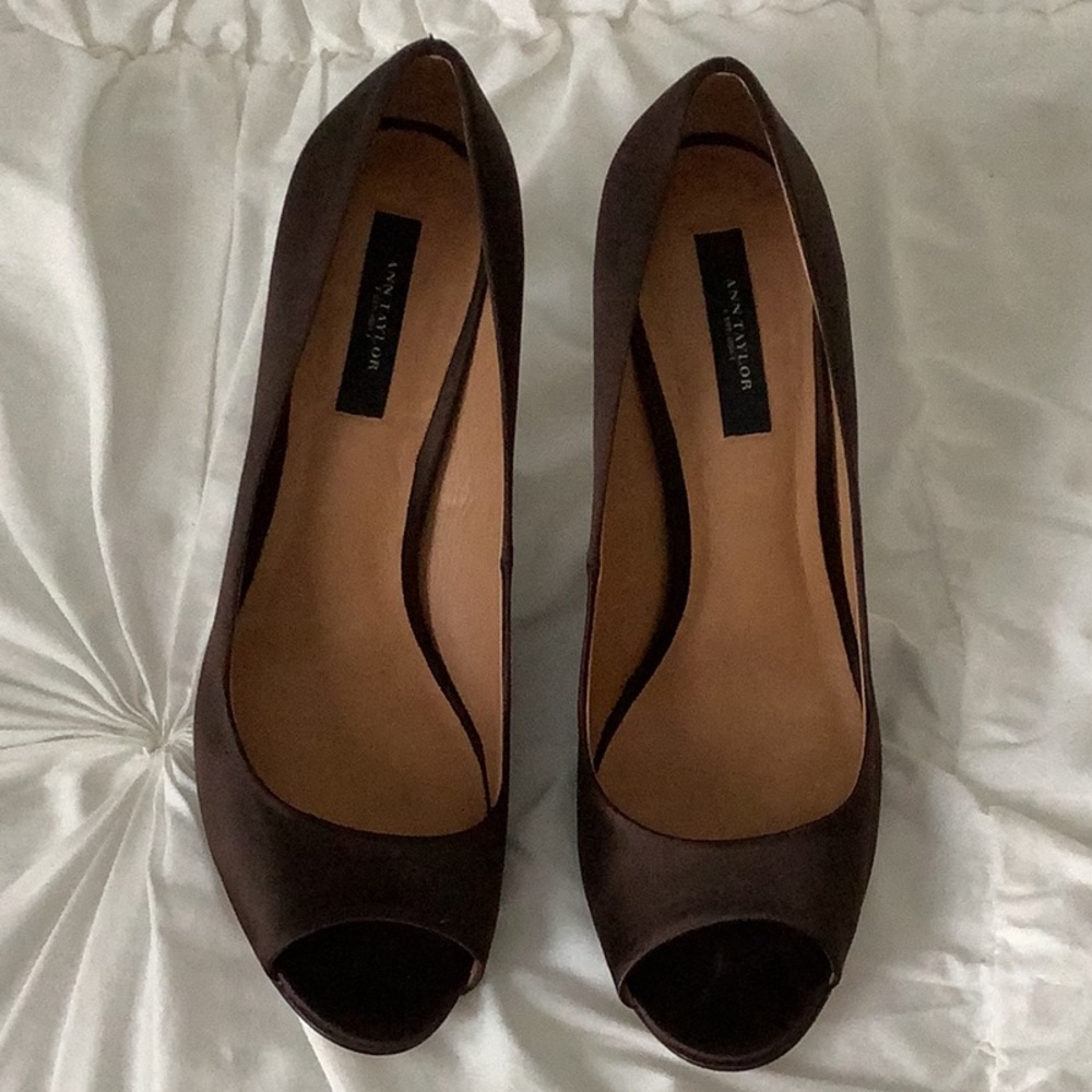 Ann Taylor “Sofia” Peeptoe Pumps